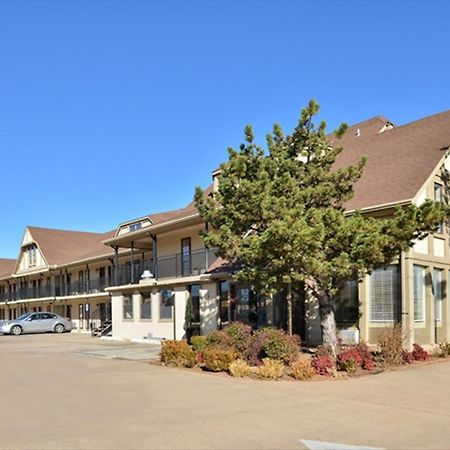 Executive Inn Edmond Bagian luar foto