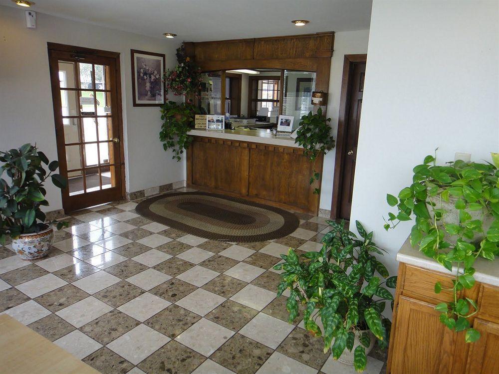 Executive Inn Edmond Bagian luar foto