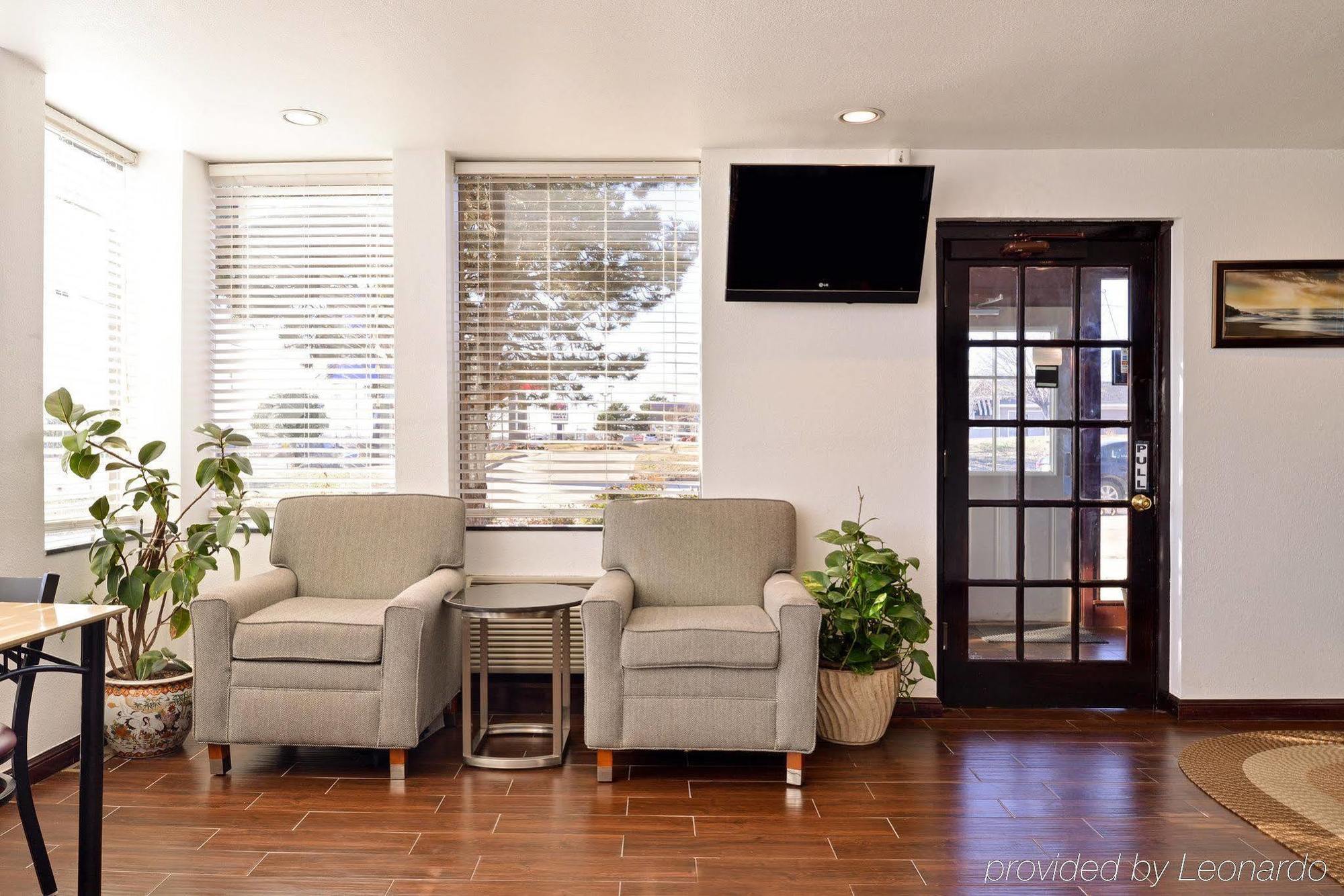 Executive Inn Edmond Bagian luar foto