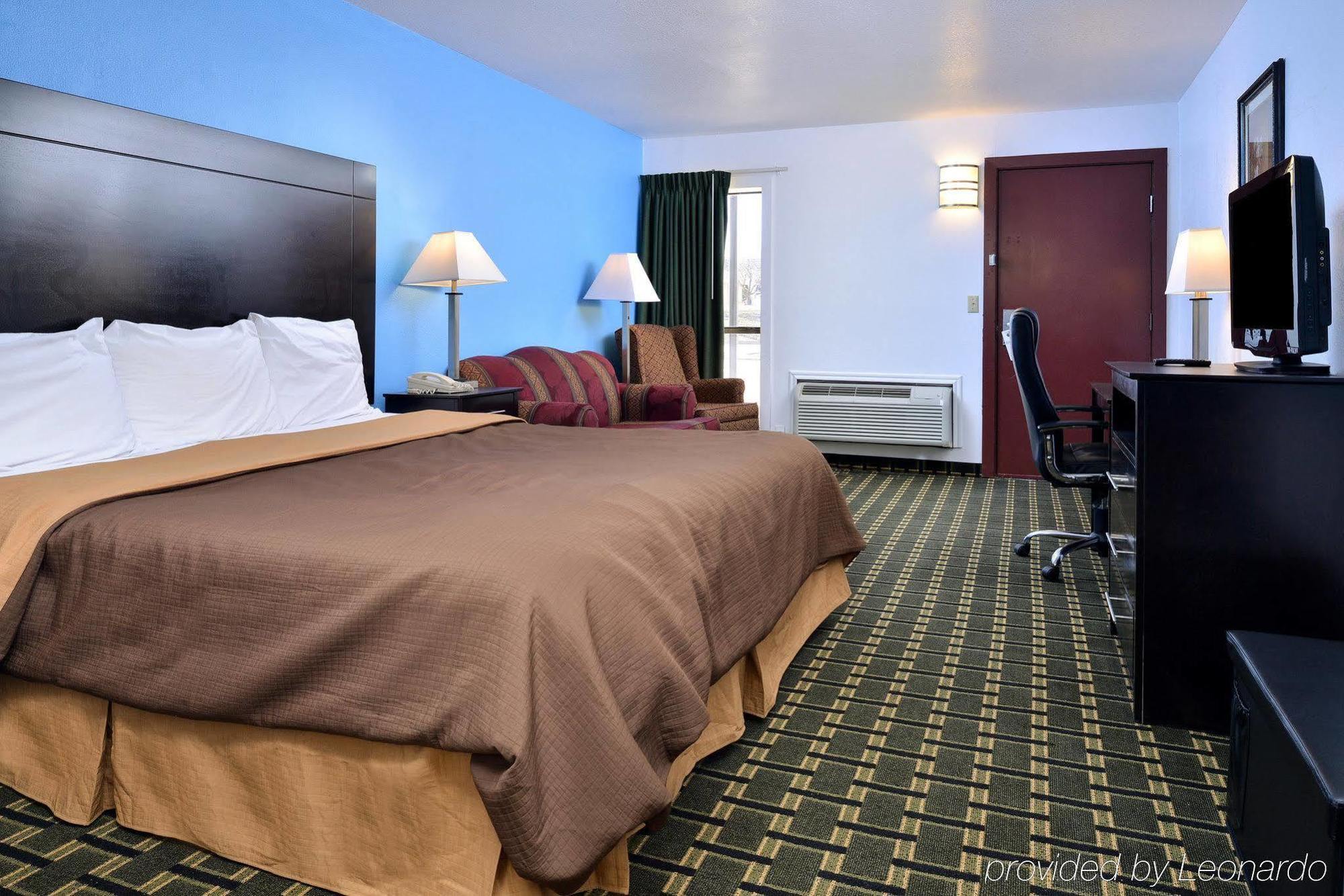 Executive Inn Edmond Bagian luar foto
