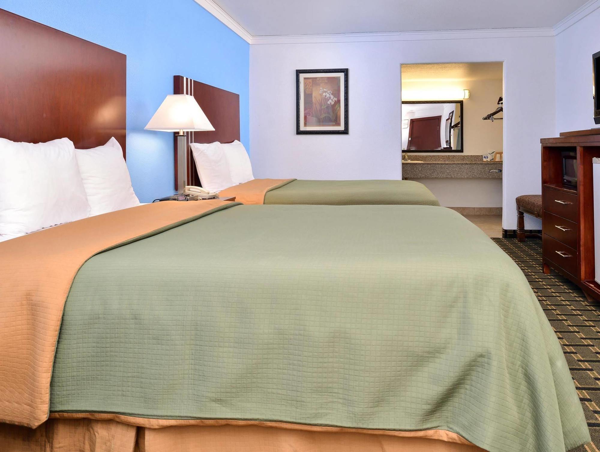 Executive Inn Edmond Bagian luar foto